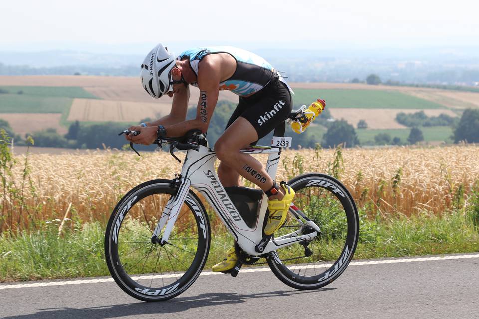 S'alimenter durant l'effort au cours des entraînements à glycogène bas